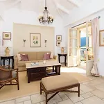 Vila Valia *